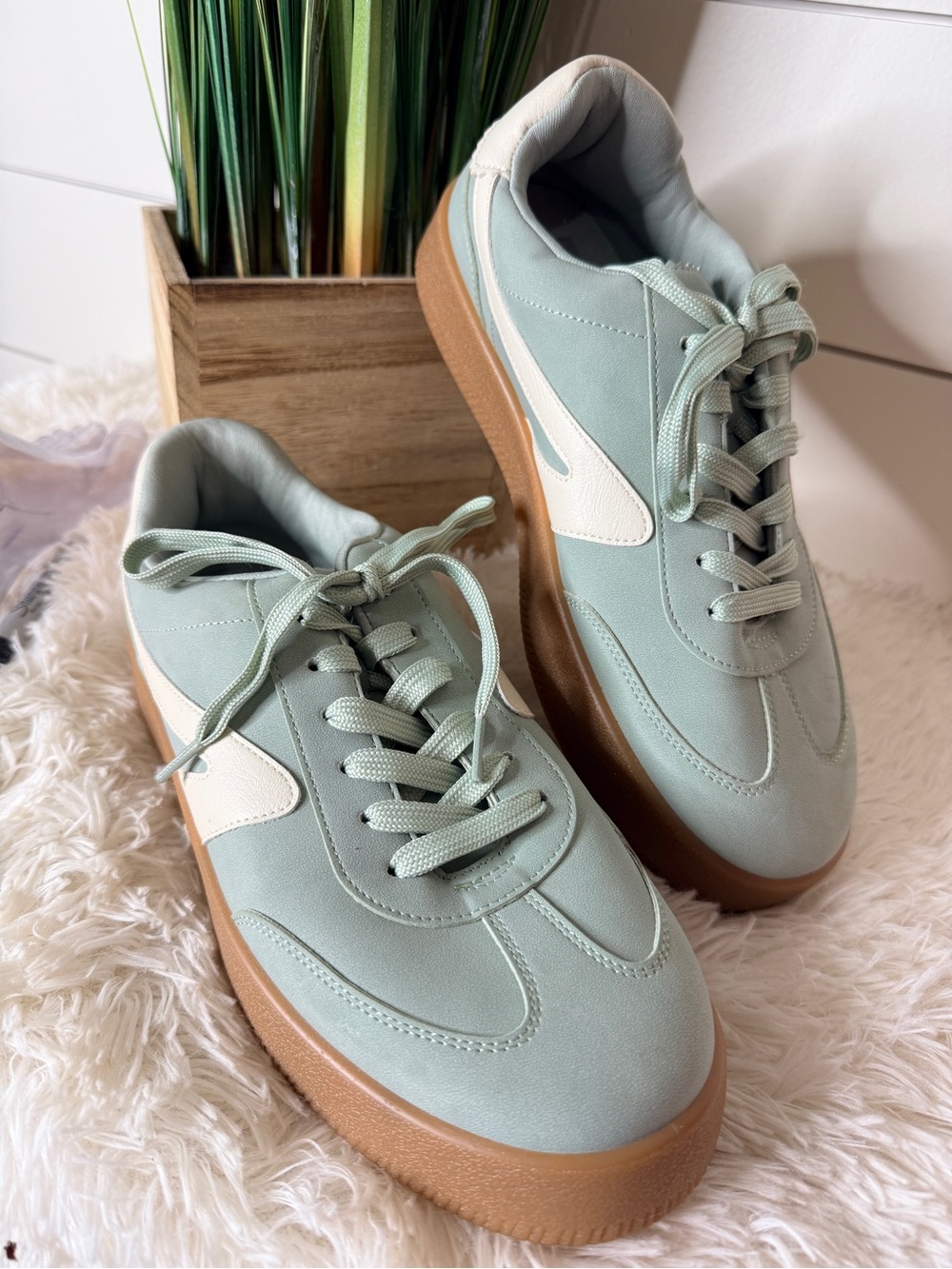 DV by Dolce Vita Russo Faux Leather Platform Retro Lace Up Sneakers Mint Size 8 - Picture 4 of 10
